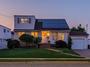 2953 Bluepoint Ct, Wantagh, NY 11793