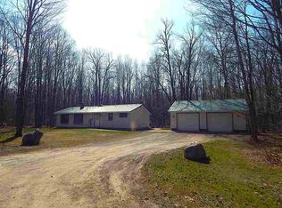 1689 Pickerbush Ln, Alanson, MI 49706