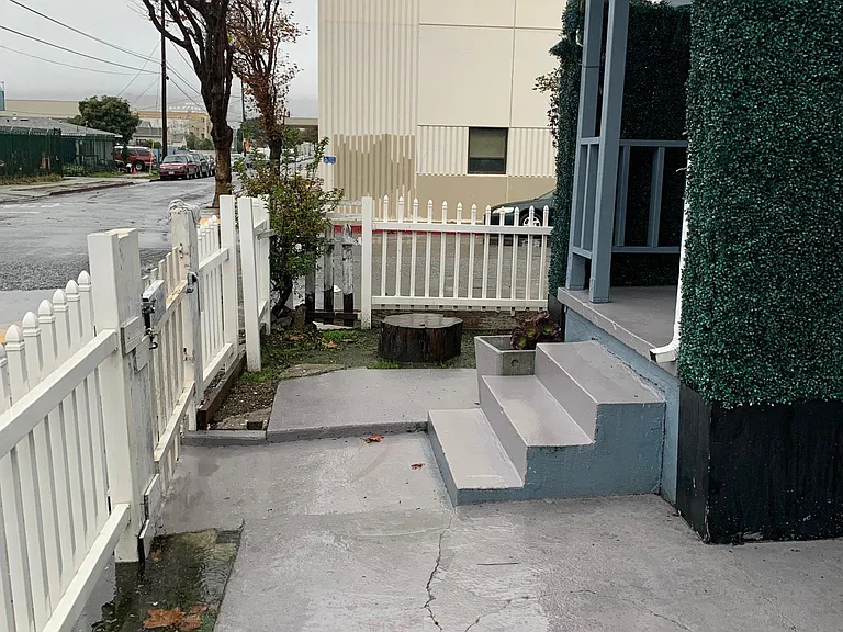 1096 Montgomery Ave — Photo 6