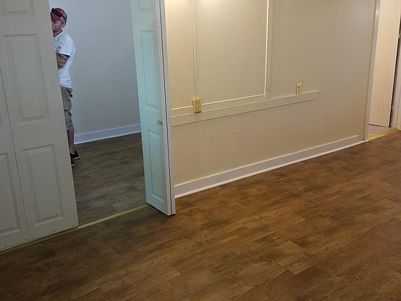 3rd image of 511 Elizabeth St #2