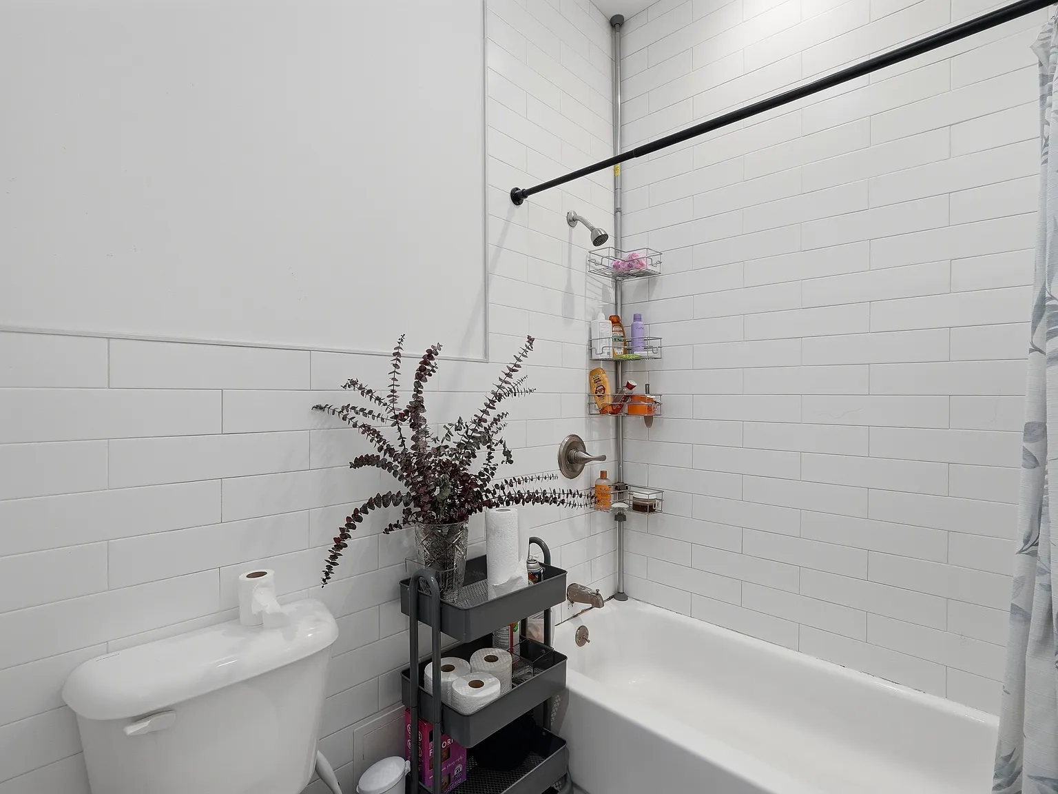 2 bed, 850 sqft, $2,300 — Photo 4