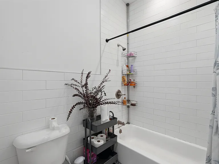 201-203 Monticello Ave #3 — Photo 4