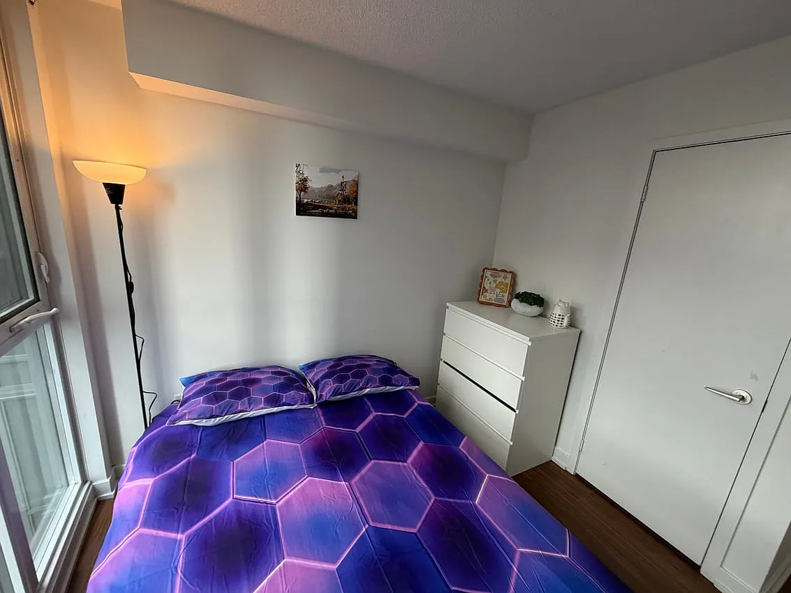 Premium Deluxe Room - Queens Wharf Rd & Fort York Blvd — Photo 2