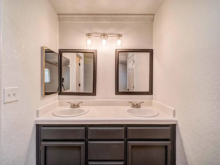 4934 Tralee Ln — Photo 30