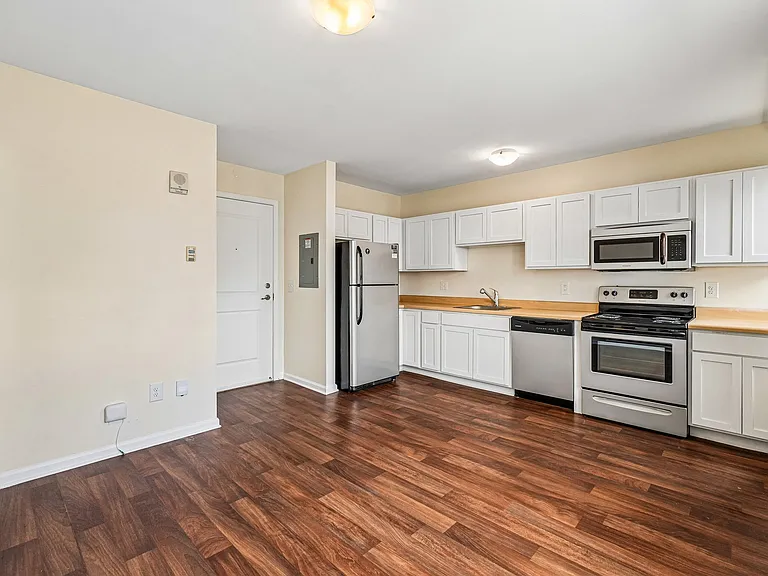 The Ashley Apartments — Photo 36