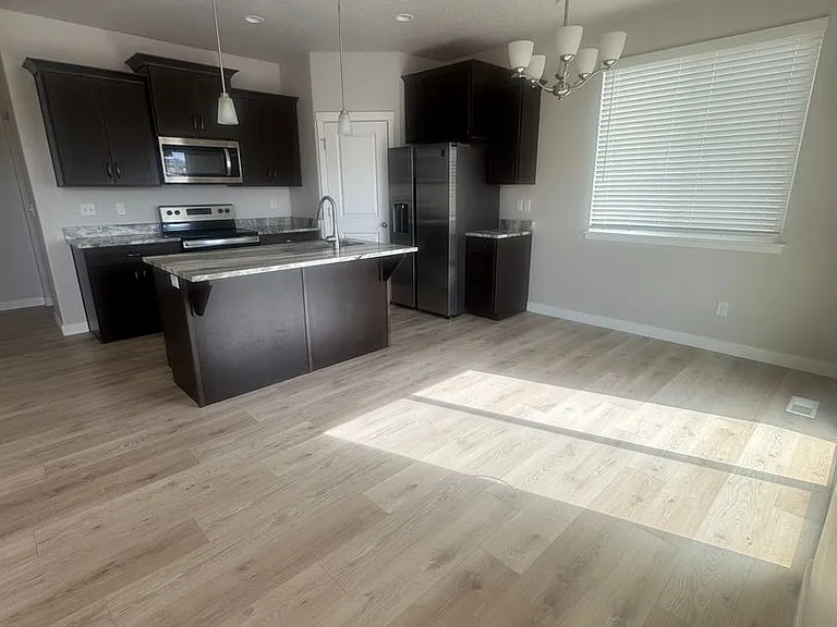 759 N Hilltop Dr — Photo 4