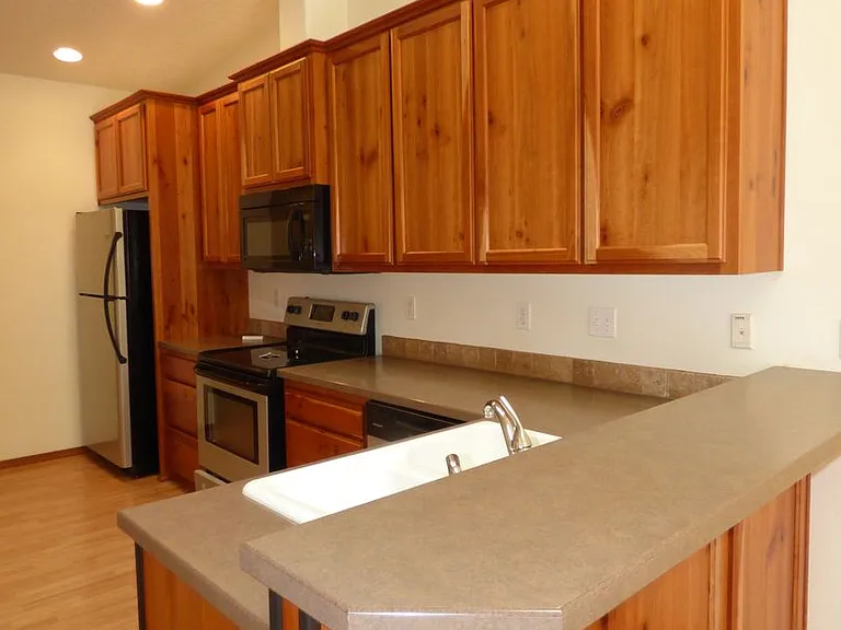 619-621 S Broad St — Photo 19