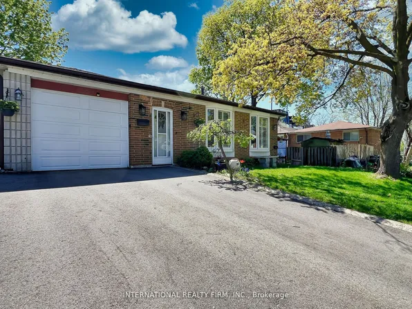 3602 Dunrankin Dr, Mississauga, ON L4T 1V9