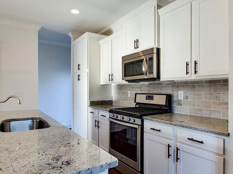 2044 Straightway Ave — Photo 8