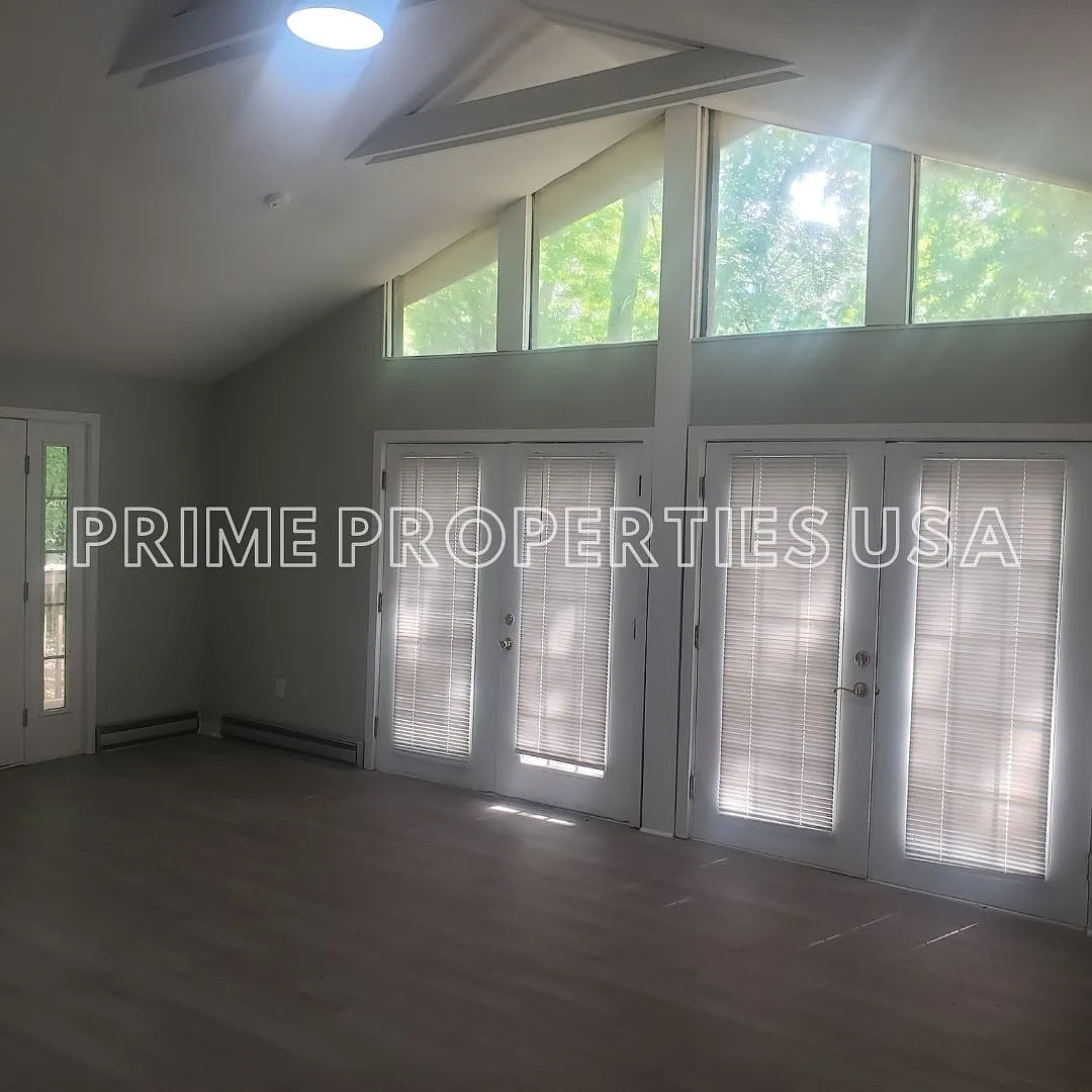 3 bed, 1536 sqft, $2,196 — Photo 3