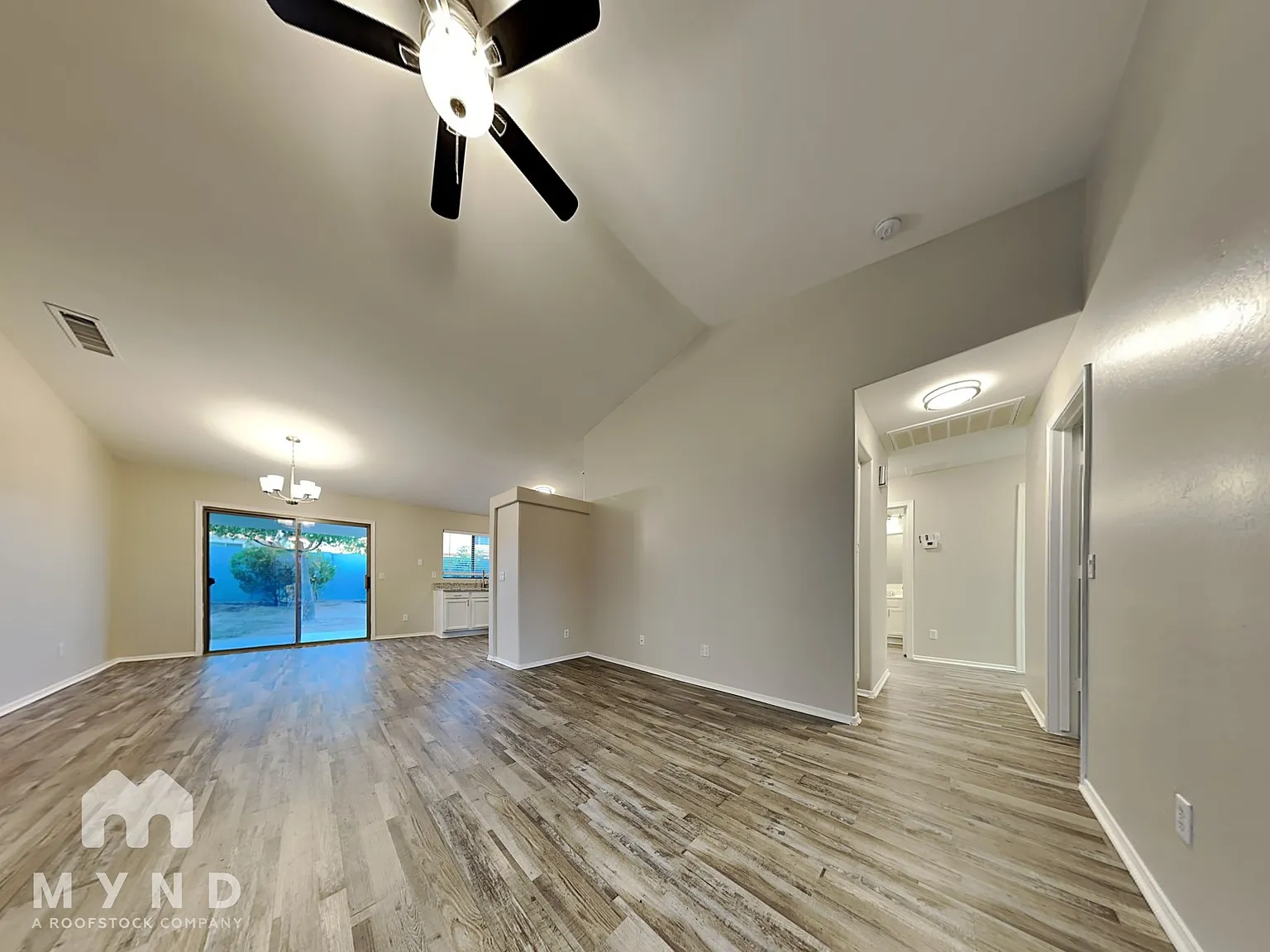 3 bed, 2.0 bath, 1202 sqft, $1,995 — Photo 4