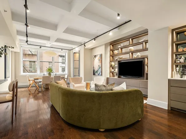 161 Grand St #3B, New York, NY 10013