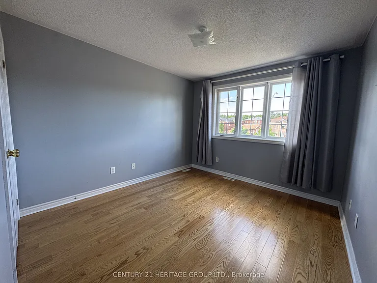 82 Kenwell Cres — Photo 12