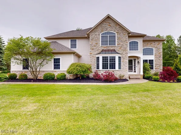 8836 Shetland Ct, Kirtland, OH 44094