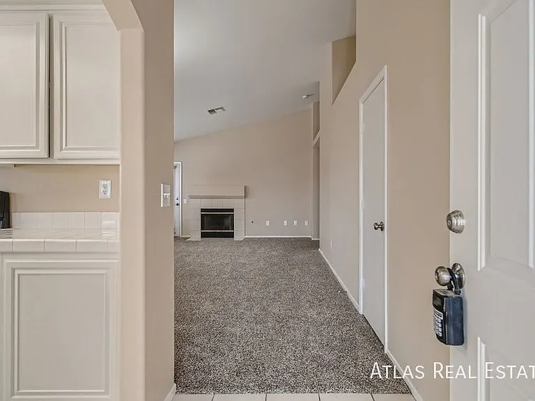 4405 Sandhorse Ct — Photo 3