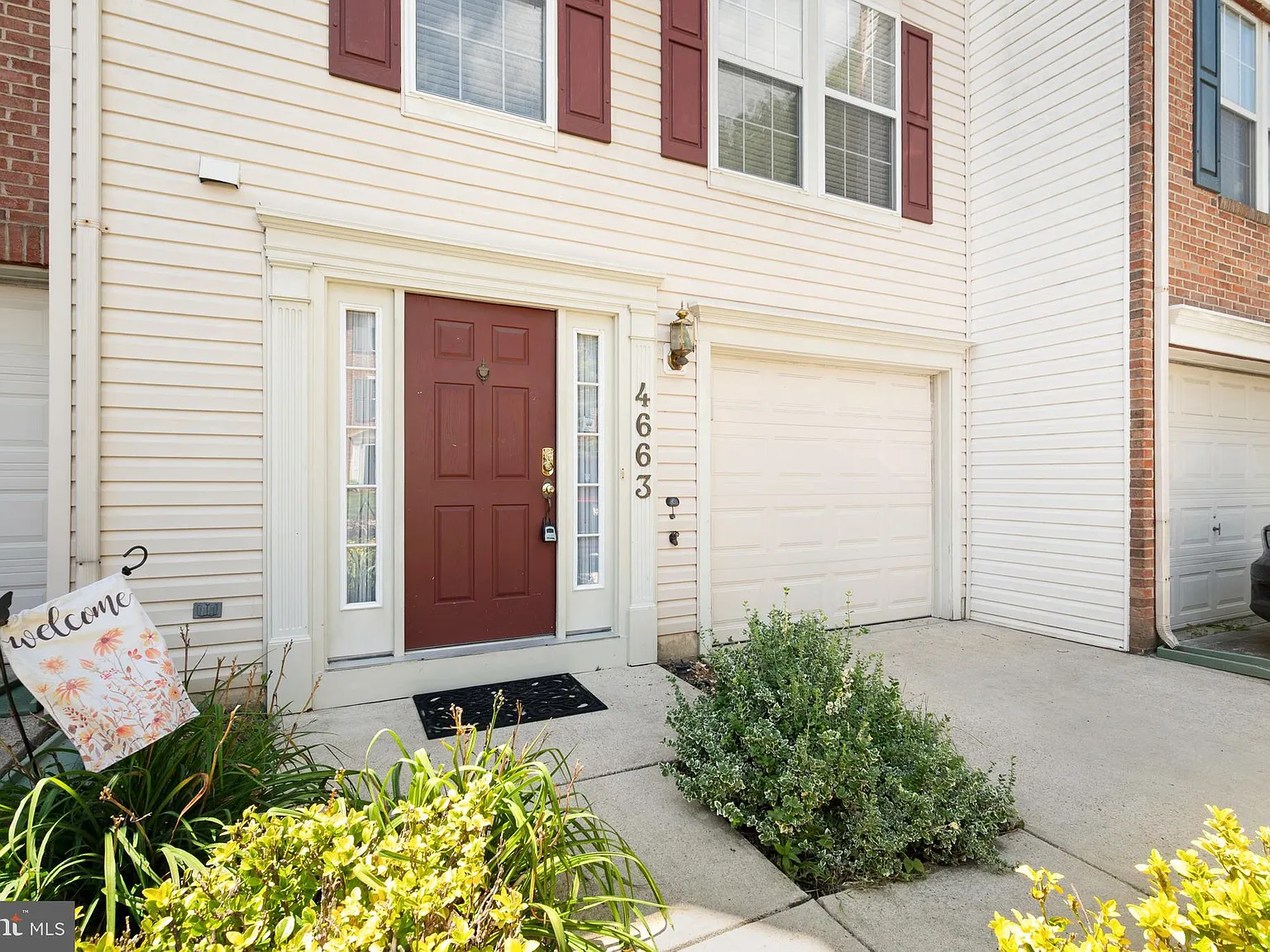 3 bed, 2.5 bath, 2330 sqft, $3,500 — Photo 2