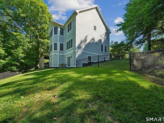 3rd image of 132 East Hunting Ridge Road