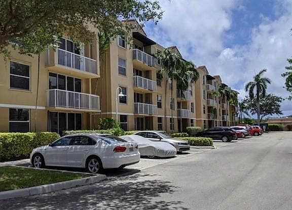 2nd image of 649 E Sheridan St APT 209