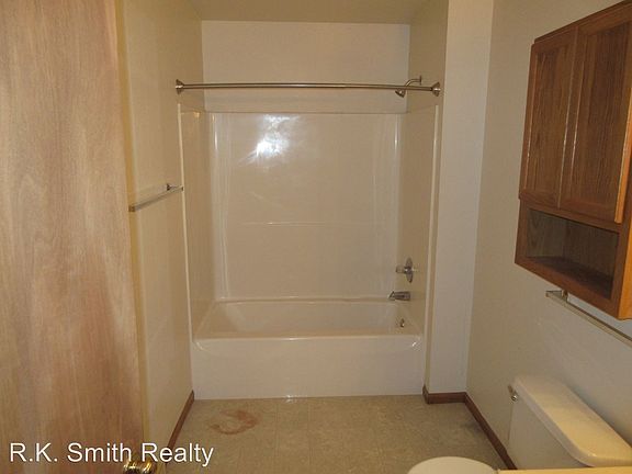 5th image of 891 Parkview Dr APT 9