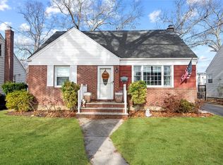 200 Elsie Ave, Merrick, NY 11566
