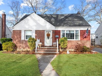 200 Elsie Avenue, Merrick, NY, 11566