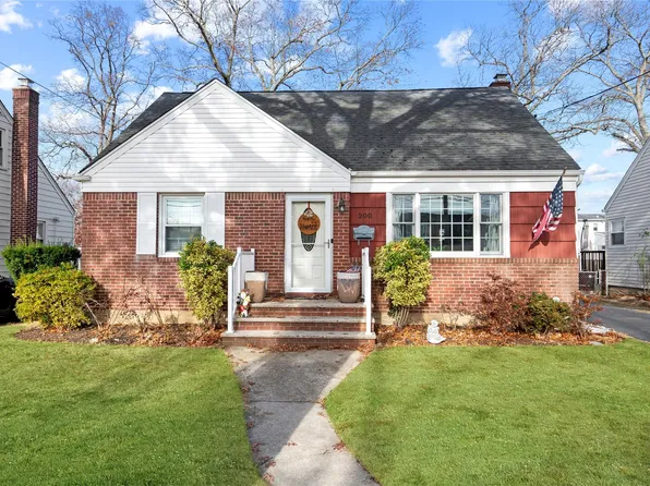 200 Elsie Avenue, Merrick, NY 11566