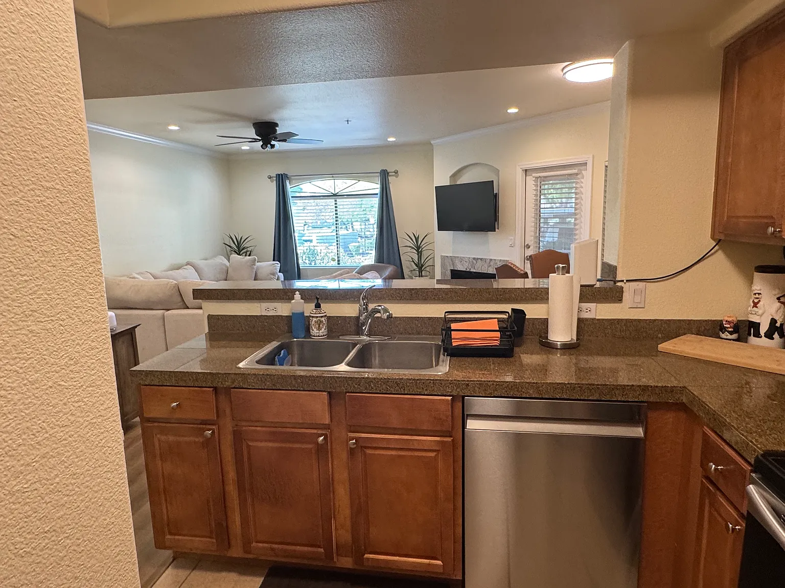 2 bed, 1200 sqft, $2,500 — Photo 4