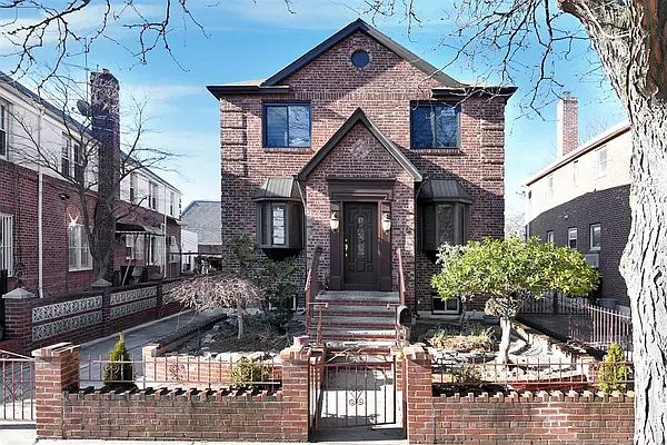 1st image of 6234 Boelsen Cres