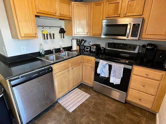 4th image of 472-478 E Tompkins St