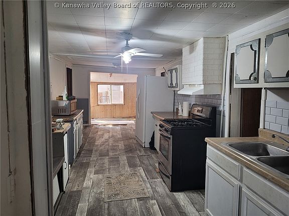 6th image of 637 S Ruffner Rd