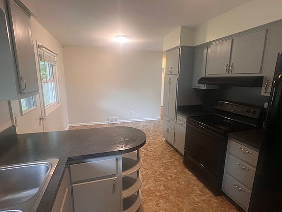 5th image of 441 Highland St