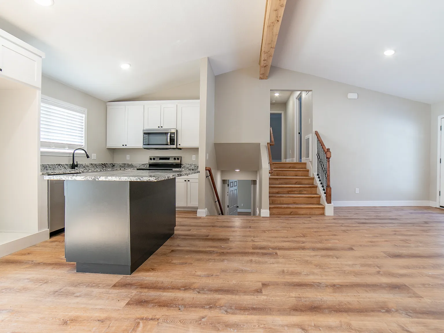 4 bed, 1760 sqft, $2,850 — Photo 2