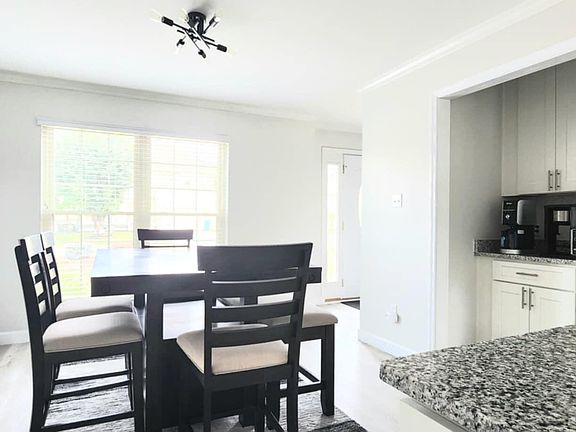 3rd image of 10062 Highgate Cir