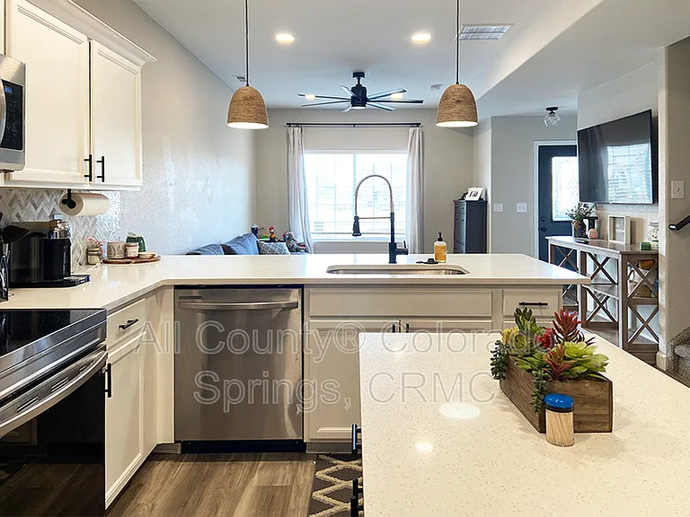 1762 Grand Overlook St — Photo 4