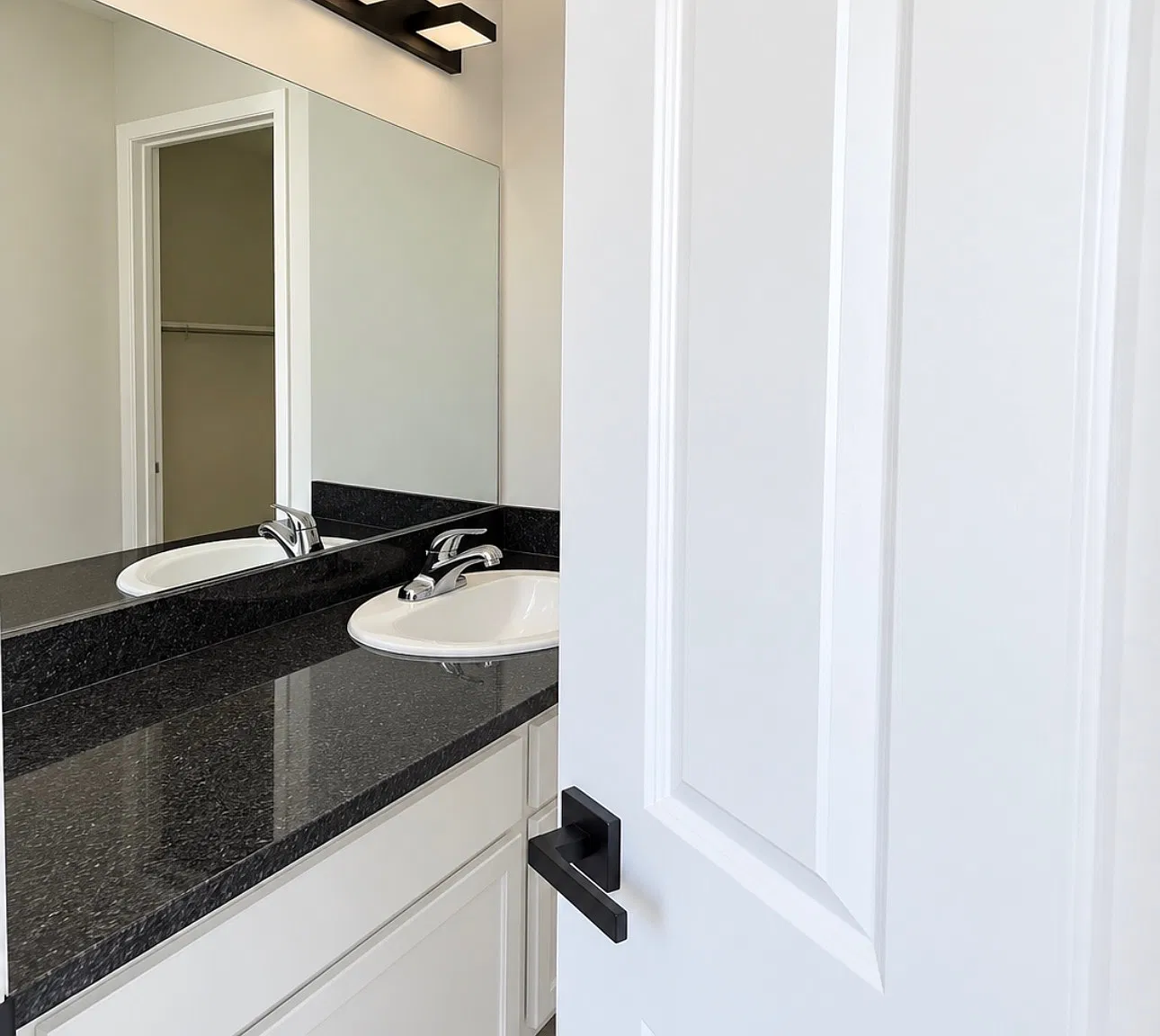 2 bed, 900 sqft, $2,300 — Photo 3