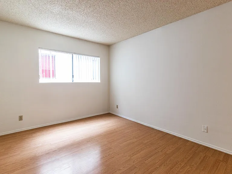 10845 Camarillo St #105 — Photo 21