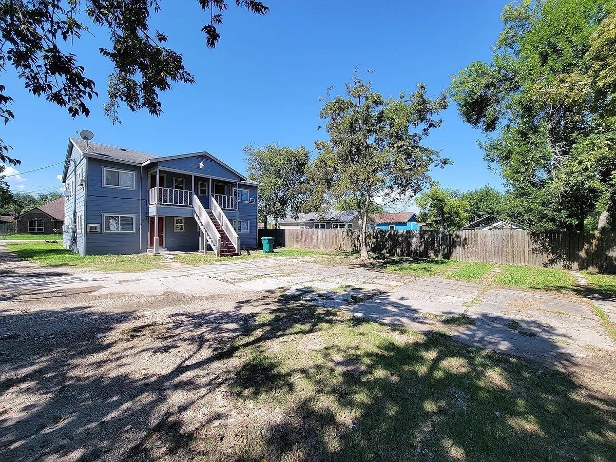 Building Photo - 711 Avenue A #4