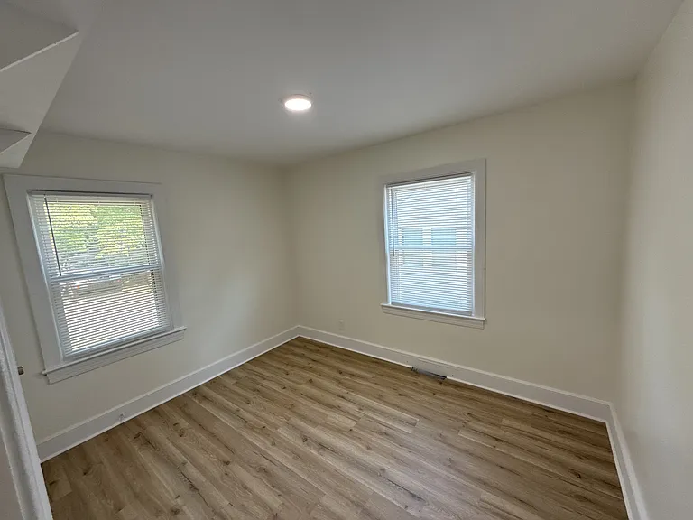 913 Glenwood Ave — Photo 8