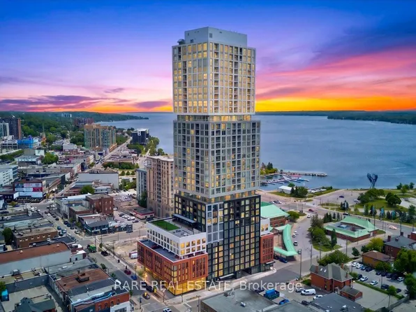 39 Mary St #1810, Barrie, ON L4N 1S9