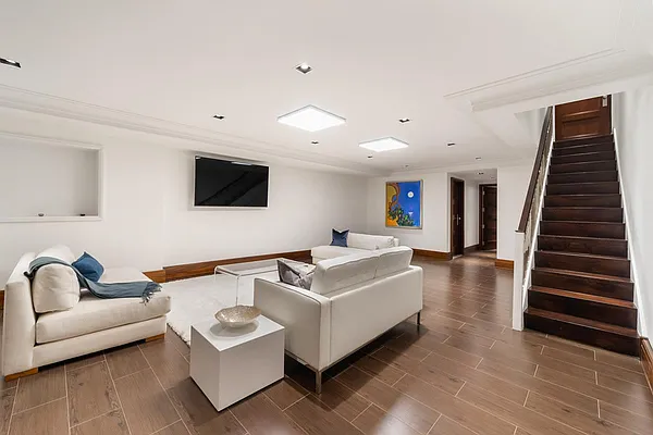 Sold by Modlin Group | media 21