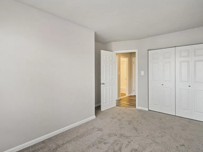 Queens Ridge Apartments — Photo 14