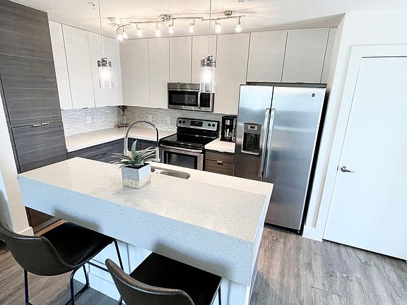 2nd image of 604 N Bluff Dr Unit 222