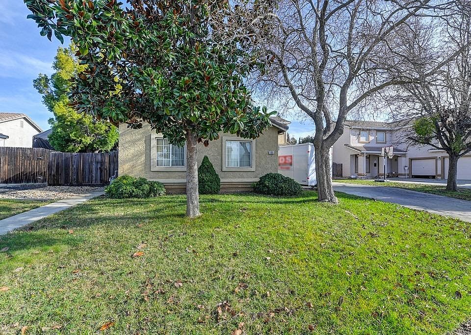 1st image of 135 Douglas Dr