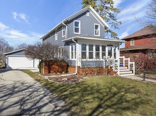 9 North Grand Avenue, Deerfield, WI 53531