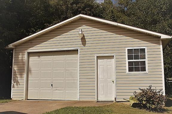 4th image of 301 Southwood Dr