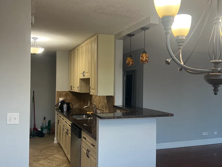 2200 S Stewart Ave #2A — Photo 9