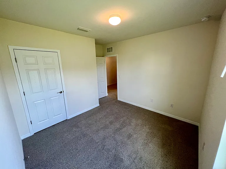 2518 NE 6th Pl — Photo 32