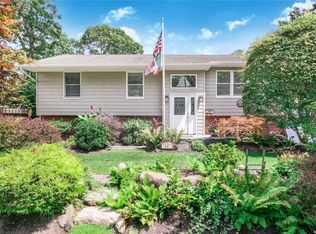 13 Country Greens Dr, Bellport, NY 11713