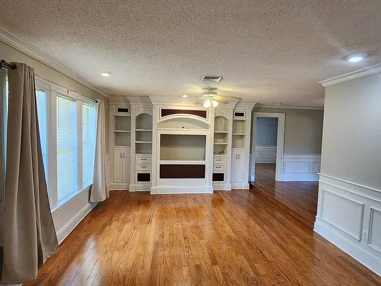 549 Burlington Ave NE — Photo 6