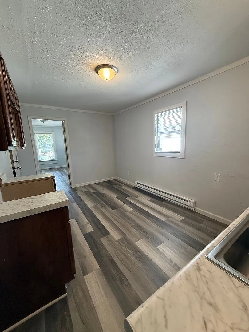 Cozy & Updated 1 Bedroom | 1 Bathroom Efficiency Apartment — Photo 3